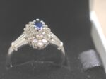 Exklusiver Damenring 14 Karat WG Saphir und Diamanten
