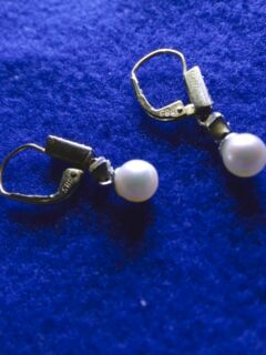 Goldene Ohranhänger mit echten Perlen - 14 Karat Gold