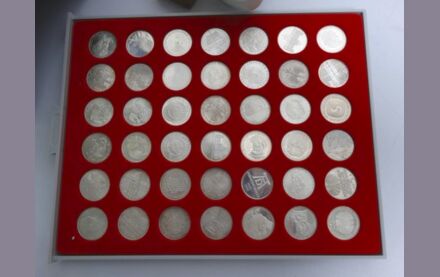 Konvolut 5 Deutsche Mark - Diverse - 42 St&uuml;ck im Sammler Case
