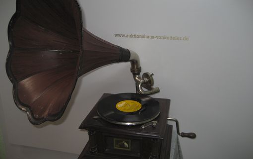 Grammophone mit Trichter