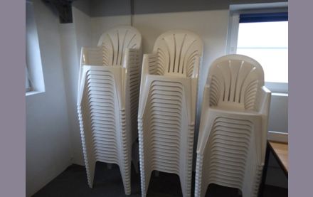 Kunststoffstühle N E U 65 Stck. Insolvenz
