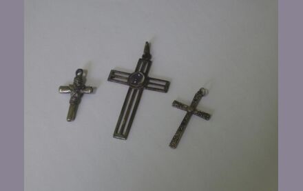 Antikes Konvolut 3 Kreuzanhänger um 1900